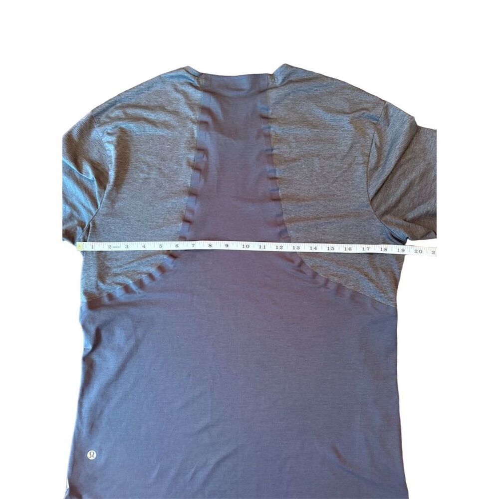 Lululemon Men's Short Sleeve Athletic T-Shirt Gray Size S - Picture 3 of 5